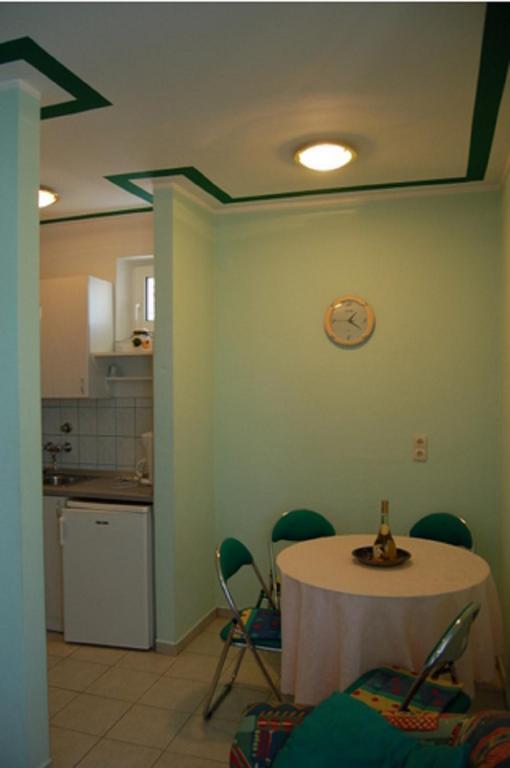 Apartmanhaz Cedrus 8 Залакарос Стая снимка